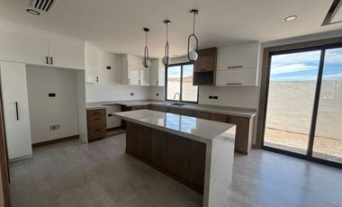 ESTRENA RESIDENCIA EN VALDIVIA II CON 3 RECAMARAS CADA UNA CON BAÑO