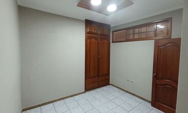 SE VENDE CASA EN LA CIUDADELA ABDON CALDERON