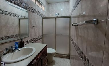 SE VENDE CASA EN LA CIUDADELA ABDON CALDERON