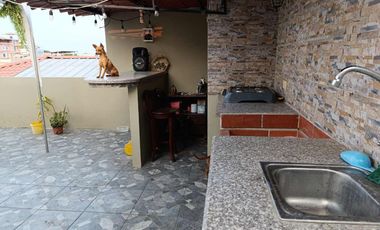 SE VENDE CASA EN LA CIUDADELA ABDON CALDERON