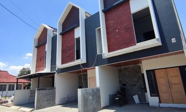 Rumah CLUSTER SIAP HUNI Dekat Palem Kartika & Tol Bambu Apus Jakarta Timur