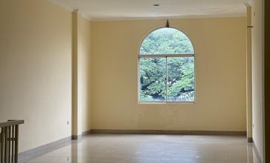 Disewakan Ruko Food City Green Lake City Unit Langka Jarang ada siap pakai View Danau