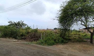 Se vende terreno esquinero en  Nuevo Amanecer.
