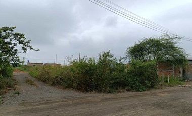 Se vende terreno esquinero en  Nuevo Amanecer.