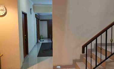 HFN0310 Rumah 2 lantai furnish di komplek BNI slipi jakarta barat