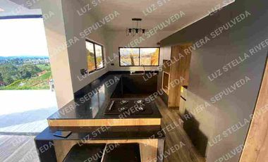 EN VENTA ESPECTACULAR MANSION. EN EL CARMEN DE VIBORAL.