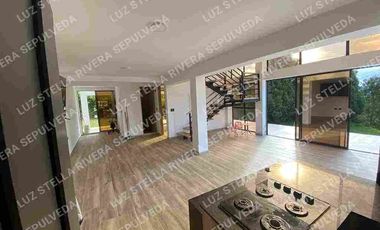 EN VENTA ESPECTACULAR MANSION. EN EL CARMEN DE VIBORAL.