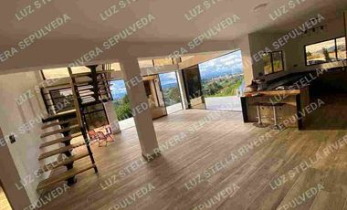 EN VENTA ESPECTACULAR MANSION. EN EL CARMEN DE VIBORAL.