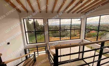 EN VENTA ESPECTACULAR MANSION. EN EL CARMEN DE VIBORAL.