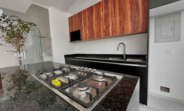 Casa nueva con roof top en Coto Savia Central