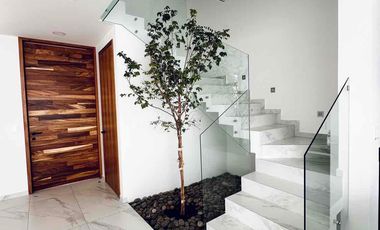 Casa nueva con roof top en Coto Savia Central