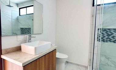 Casa nueva con roof top en Coto Savia Central