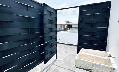Casa nueva con roof top en Coto Savia Central