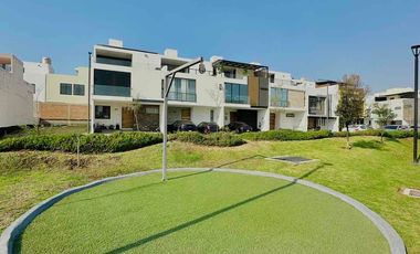Casa nueva con roof top en Coto Savia Central