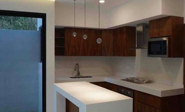 Se vende casa en lote esquinero