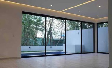 Se vende casa en lote esquinero