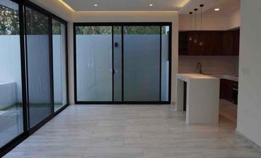 Se vende casa en lote esquinero