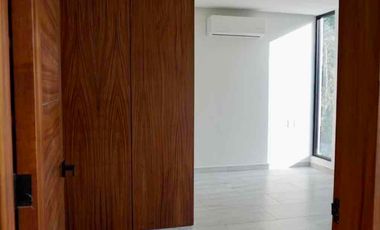 Se vende casa en lote esquinero