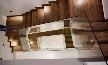 Se vende casa en lote esquinero