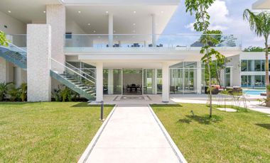 Se vende casa en lote esquinero