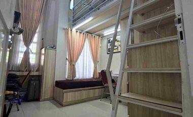 DIJUAL RUMAH DENGAN INTERIOR DAN PERABOTAN