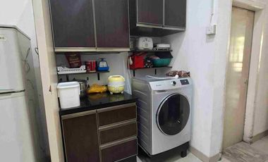 DIJUAL RUMAH DENGAN INTERIOR DAN PERABOTAN