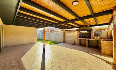 SAN ESTEBAN - VENDE CASA 3D 2B 2E COND. LOS SOLARES