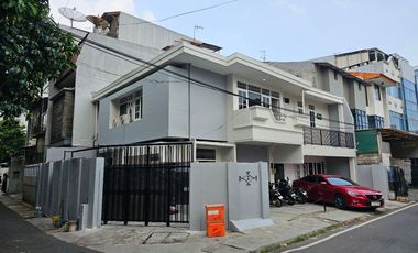 DISEWAKAN RUANG KANTOR FULLY FURNISHED UNTUK 5 ORANG DI AREA TOMANG