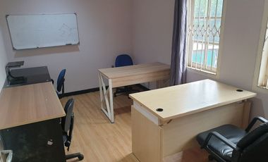 DISEWAKAN RUANG KANTOR FULLY FURNISHED UNTUK 5 ORANG DI AREA TOMANG