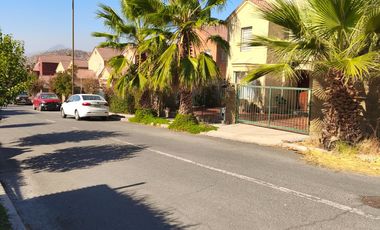 Venta de Hermosa Casa de 3 Pisos en Condominio Valle Lo Campino – Quilicura | 189 m², 4D / 3B / 3 Est.