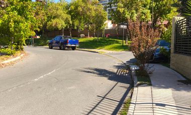 Venta de Hermosa Casa de 3 Pisos en Condominio Valle Lo Campino – Quilicura | 189 m², 4D / 3B / 3 Est.