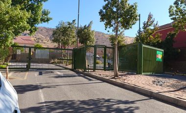 Venta de Hermosa Casa de 3 Pisos en Condominio Valle Lo Campino – Quilicura | 189 m², 4D / 3B / 3 Est.