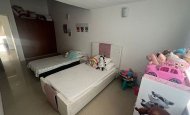 VENDO CASA AVENIDA LIBERTADORES