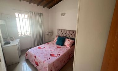 VENDO CASA AVENIDA LIBERTADORES