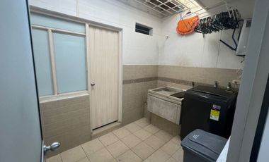 VENDO CASA AVENIDA LIBERTADORES