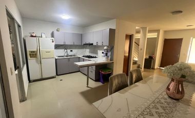 VENDO CASA AVENIDA LIBERTADORES