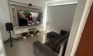 VENDO CASA AVENIDA LIBERTADORES