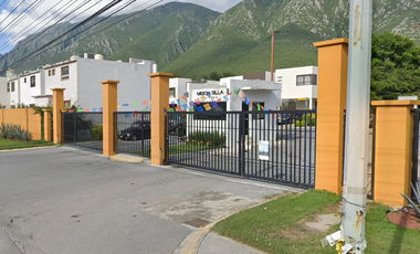 BONITA CASA A PRECIO DE REMATE EN COL. LA ESTANZUELA, MONTERREY