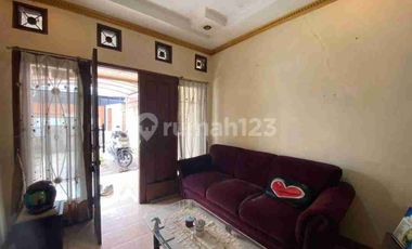 TERMURAH! Rumah 2 Lantai Srengseng, Hadap Selatan, Row 2 Mobil, Lokasi Strategis jakarta barat