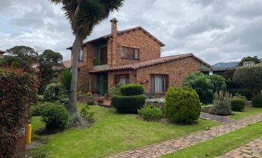 VENDO ESPECTACULAR CASA CAMPESTRE CHIA CUNDINAMARCA.