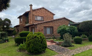 VENDO ESPECTACULAR CASA CAMPESTRE CHIA CUNDINAMARCA.
