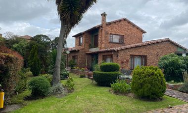 VENDO ESPECTACULAR CASA CAMPESTRE CHIA CUNDINAMARCA.