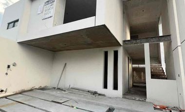 ESTRENA CASA EN ESQUINA DENTRO DEL FRACCIONAMIENTO BOSQUES DE SANTA ANITA, PREVENTA.