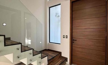 ESTRENA CASA EN ESQUINA DENTRO DEL FRACCIONAMIENTO BOSQUES DE SANTA ANITA, PREVENTA.