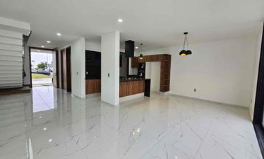 ESTRENA CASA EN ESQUINA DENTRO DEL FRACCIONAMIENTO BOSQUES DE SANTA ANITA, PREVENTA.