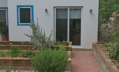 HERMOSA CASA DE UNA PLANTA EN LAS CAÑADAS DISEÑO EN L MUCHA LUZ NATURAL, HUERTA ORGANICA , SEGURIDAD Y PRIVACIDAD