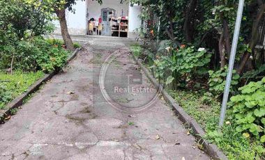 De Venta casa grande antigua en centro comercial de Ibarra