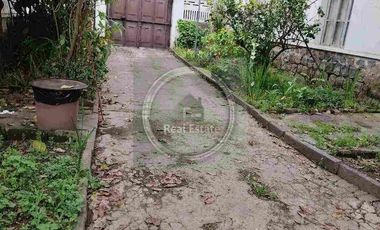 De Venta casa grande antigua en centro comercial de Ibarra