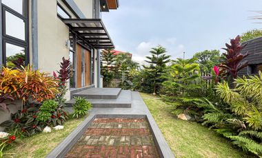 Furnished Modern Tropical Corner House and Lot For Sale in Tagaytay Country Homes, Tagaytay