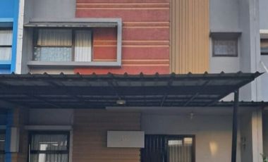 Di jual rumah 2 lantai, strategis dekat pintu Tol  Pamulang dan tidak banjir, Cluster Greenwoods Pamulang tangerang selatan, direct owner
